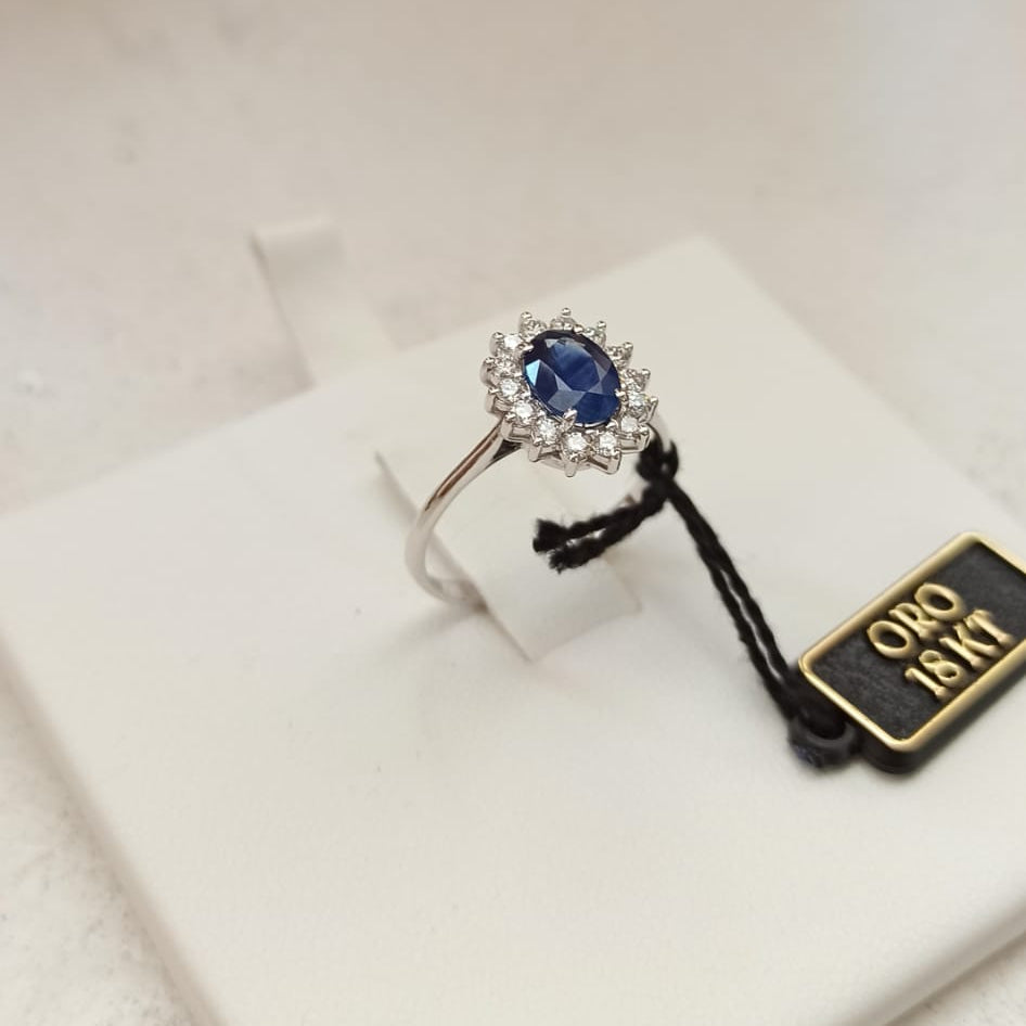 ANELLO CON ZAFFIRO BLU E DIAMANTI NATURALI, ORO BIANCO 18CT
