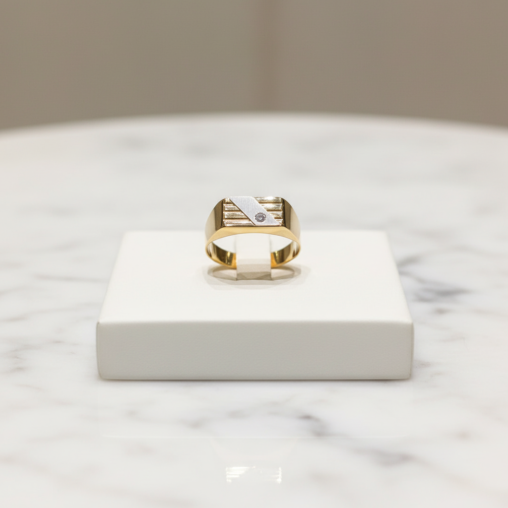 Anello da uomo in oro giallo e bianco con zircone