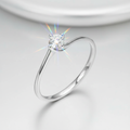 Anello solitario con diamante brillante