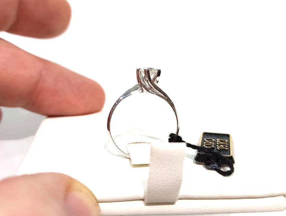 Anello solitario modello Valentino con Diamante naturale 0,30kt