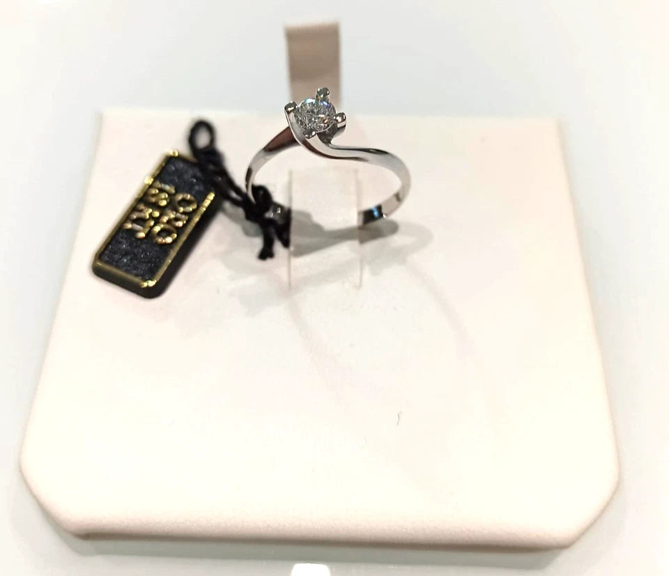 Anello solitario modello Valentino con Diamante naturale 0,30kt